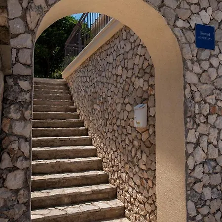 House Daniva 펜션 *