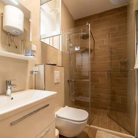 House Daniva * Okuklje